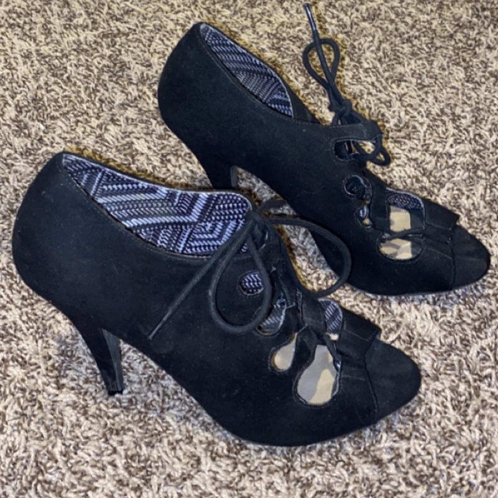 Black lace up heels